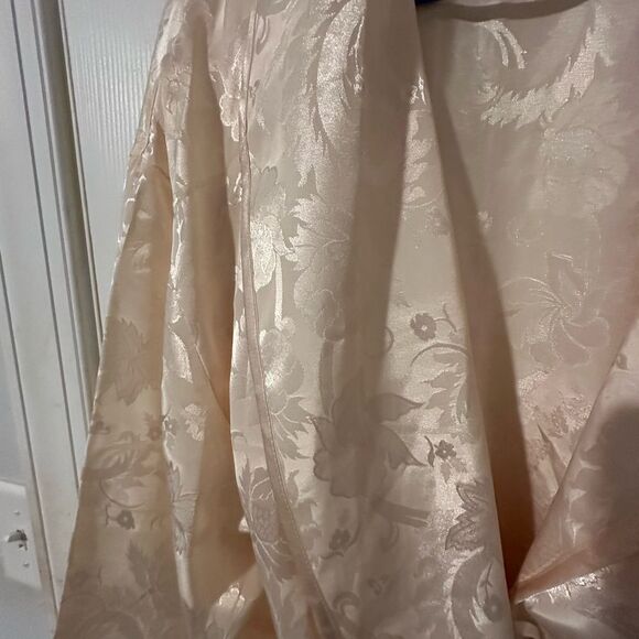 Victoria's Secret Cream Floral Satin Robe - Medium/Large - Picture 2 of 5